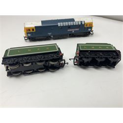 Hornby '00' gauge - Class A1/A3 4-6-2 locomotive 'Flying Scotsman' No.4472; Class A4 4-6-2 locomotive 'Mallard' No.60022; and Class B12 4-6-0 locomotive No.8544; all with tenders; and Lima Class 33 diesel locomotive 'Earl Mountbatten of Burma' No.33027; all unboxed (4)