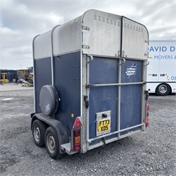 Ifor Williams HB505R horse trailer