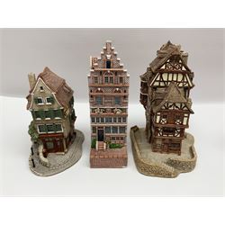 Sixteen Lilliput Lane models from the European collections, to include Dutch Collection; Aan de Amstel, Wipmolen, French Collection; Cabane De Guardian La, Porte Sachoenenberg La, German Collection Alte Schmiede, Das Rathaus, etc some with original boxes and deeds 
