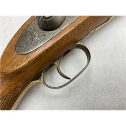 20th century Indian percussion musket, the 81cm octagonal barrel with under rib and ramrod, brass fittings including front and rear swivels, oak half stock with cheek piece and chequered pistol grip stamped 1589 L124.5cm overall