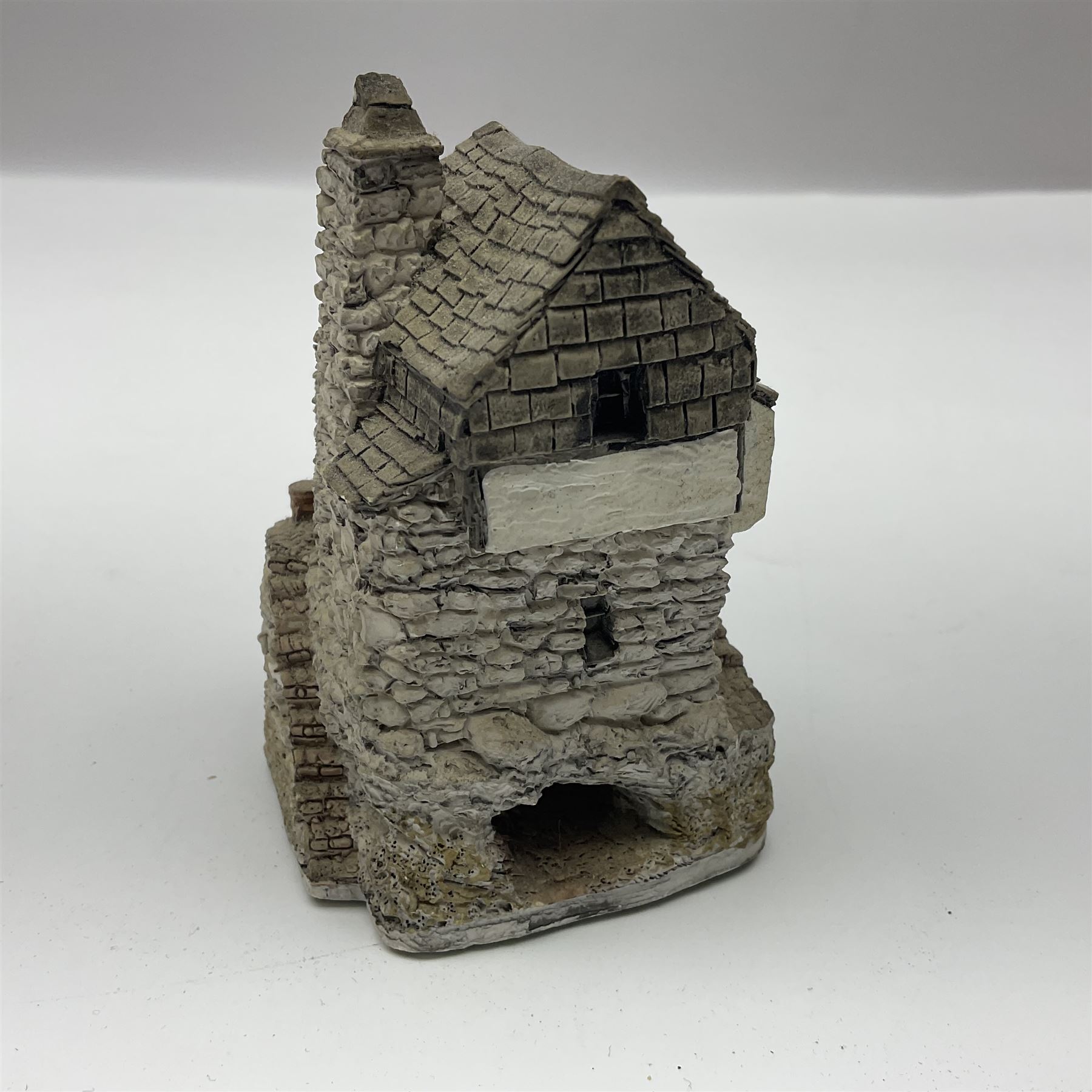 Thirty Lilliput lane, to include Hill Top, Bottle Oven, April Cottage, Thimble Cottage, Honeysuckle III, Gullivers Pantry etc