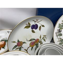 Royal Worcester Evesham pattern ceramics, including twin handled pot, oven dishes, pie dishes, bowls, jugs, etc together with other Royal Worcester ceramics 