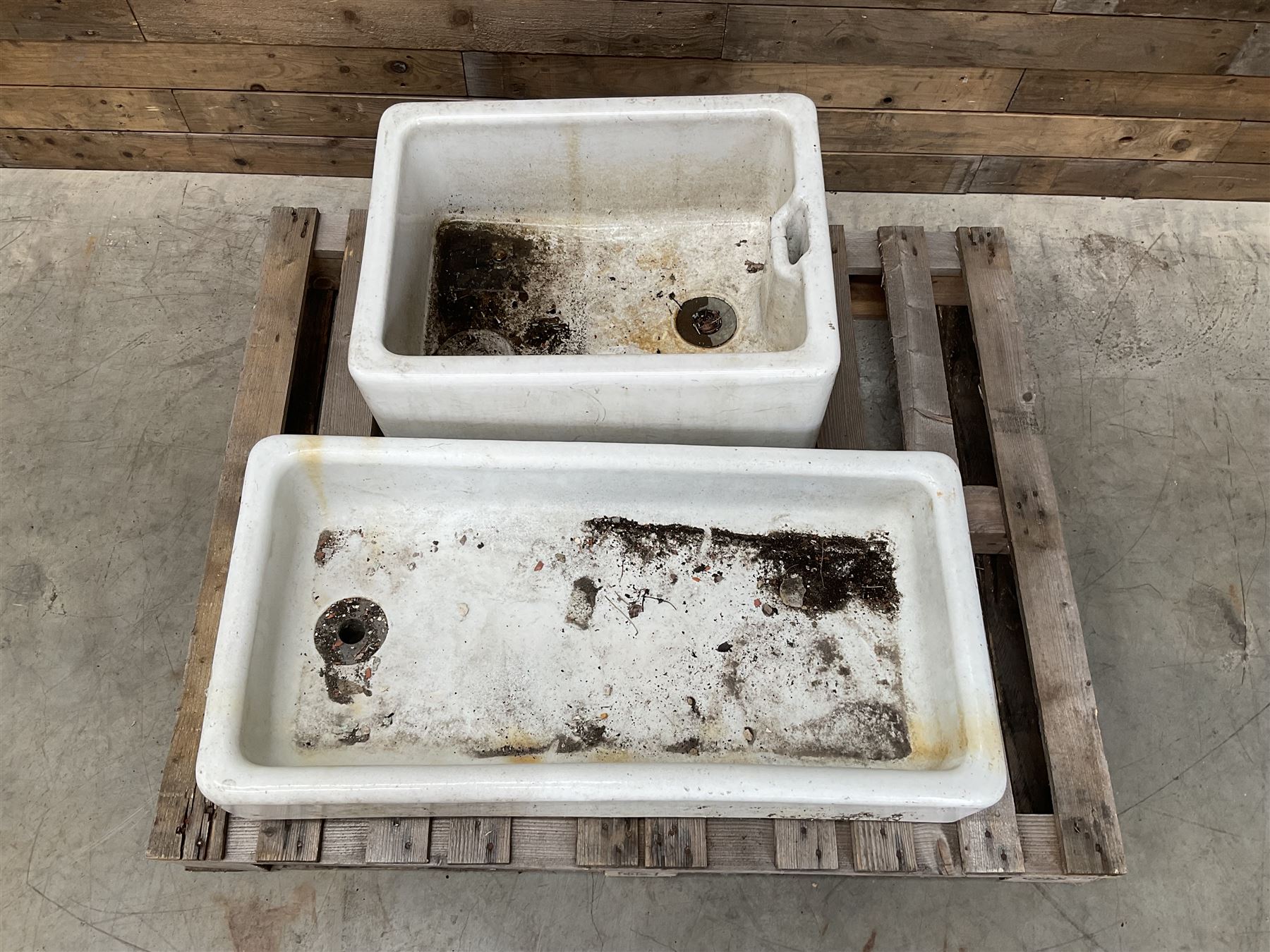 Rectangular shallow Belfast sink (W91cm, D46cm, H16cm) and another Belfast sink (W62cm, D46cm, H26cm)