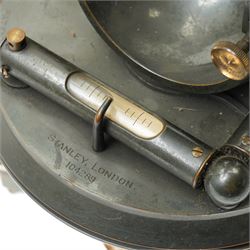 Early 20th century theodolite by Stanley No.104289 with spirit level in original case L39cm