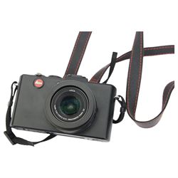 Leica D-Lux 5 digital camera serial no. 4136917, in black finish, with DC Vario-Summicron 1:2.0-3.3/5.1-19.2 ASPH lens, in brown leather Leica case 