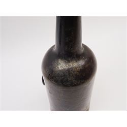 18th century green glass bottle, of onion form, H15cm, together with an 18th century green glass wine bottle, with seal depicting a boar beneath a crown, probably the Edgcumbe Crest, H27cm