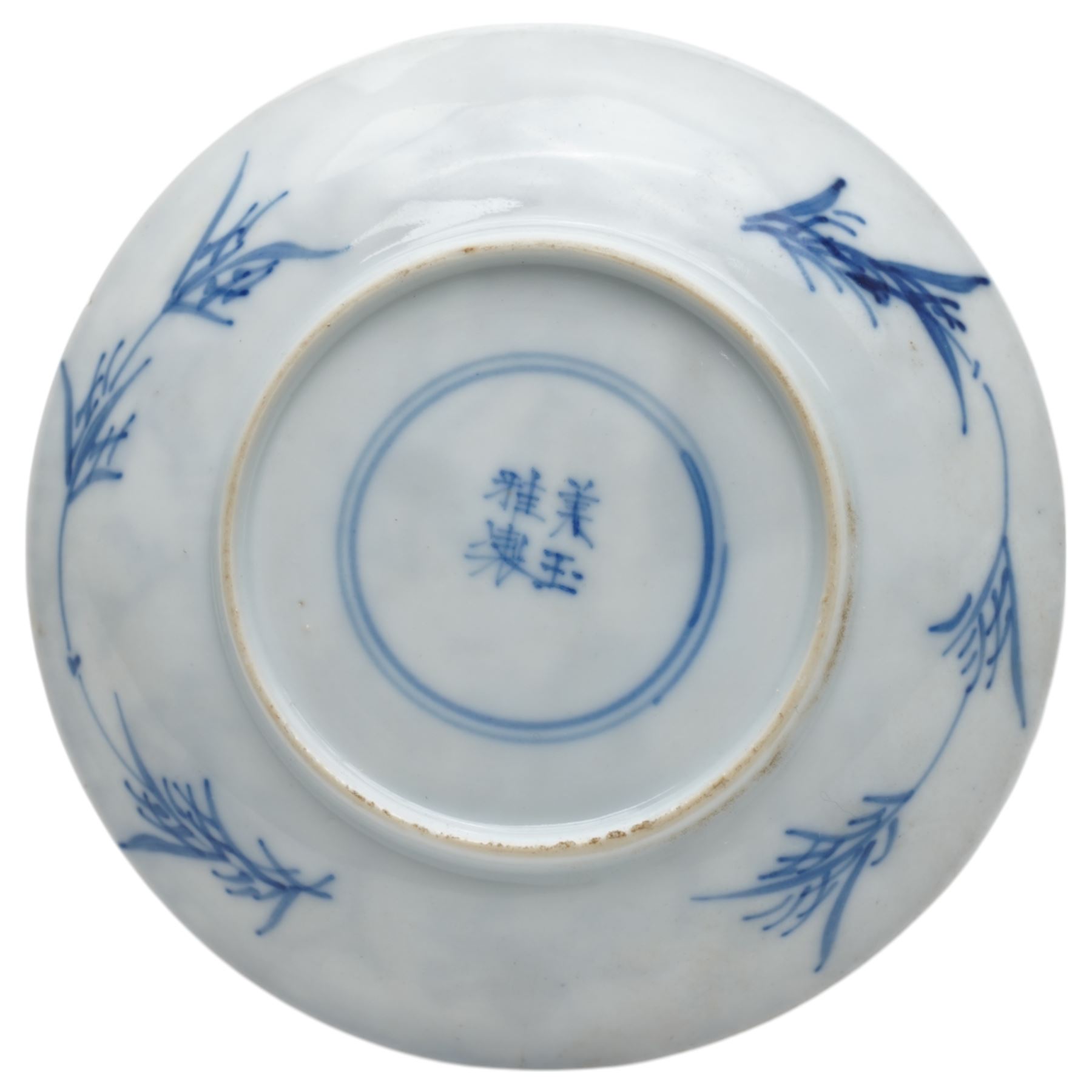 Chinese Kangxi period blue and white saucer, decorated with a hunter in a landscape, the boarder decorated with hunters and branches, D10cm