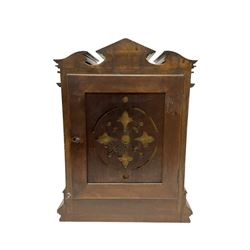 Lenzkirch - Late 19th century 8-day German mantle clock in a walnut veneered case with an architectural pediment, square brass dial, cast spandrels, matted dial centre, silvered chapter ring and fleur-di-Lis hands, with a twin train movement chiming the quarters on two coiled gongs and striking the hours on one. With Key and pendulum. Silver presentation plaque dated 1896.