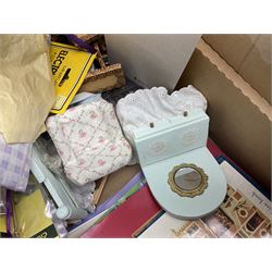 Del Prado Dolls House Step-by-Step Guide: Issues 1-110 (lacking 54,63,76,77 & 105); quantity of dolls house catalogues and booklets; and quantity of dolls house furniture and accessories