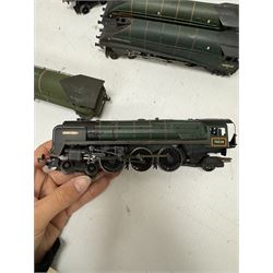 Six Hornby '00' gauge locomotives and tenders, comprising Coronation Class 4-6-2 Duchess of Athol no. 46231, Class A4 4-6-2 Sir Nigel Gresley no. 60007, Class A4 4-6-2 Golden Eagle no. 60023, Class A4 4-6-2 Sparrow Hawk no. 60018, Class A4 4-6-2 Bittern no. 60019 and Britannia Class 4-6-2 Robin Hood no. 70038, in green livery, unboxed