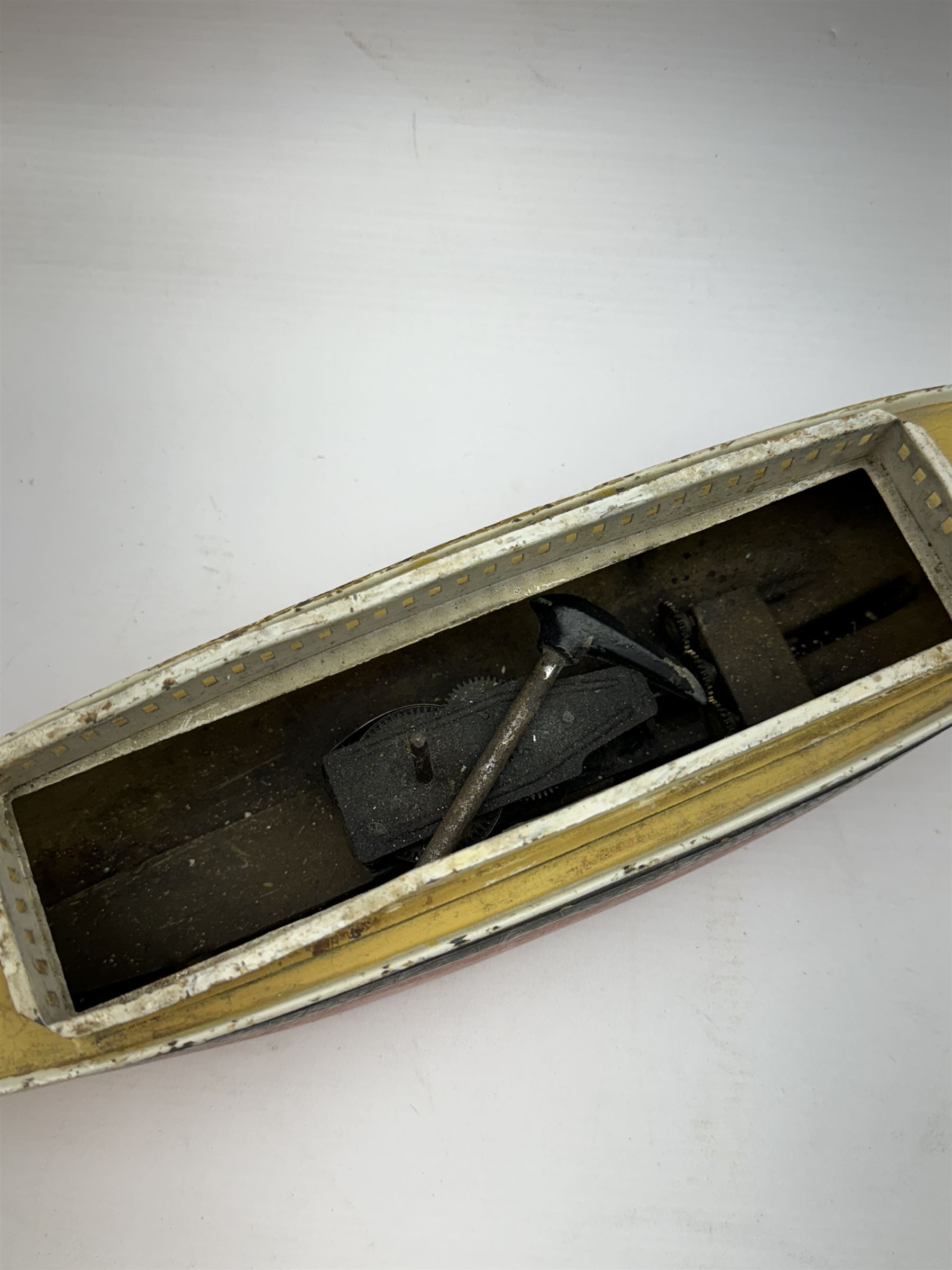 Early 20th century Gebruder Bing tinplate clockwork liner 'Leviathan', model no. B-49, H14.5cm, W37cm