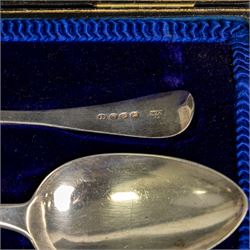 Pair of Georgian silver Old English pattern table spoons, William Chawner II, London 1820, contained within a fitted tooled leather case