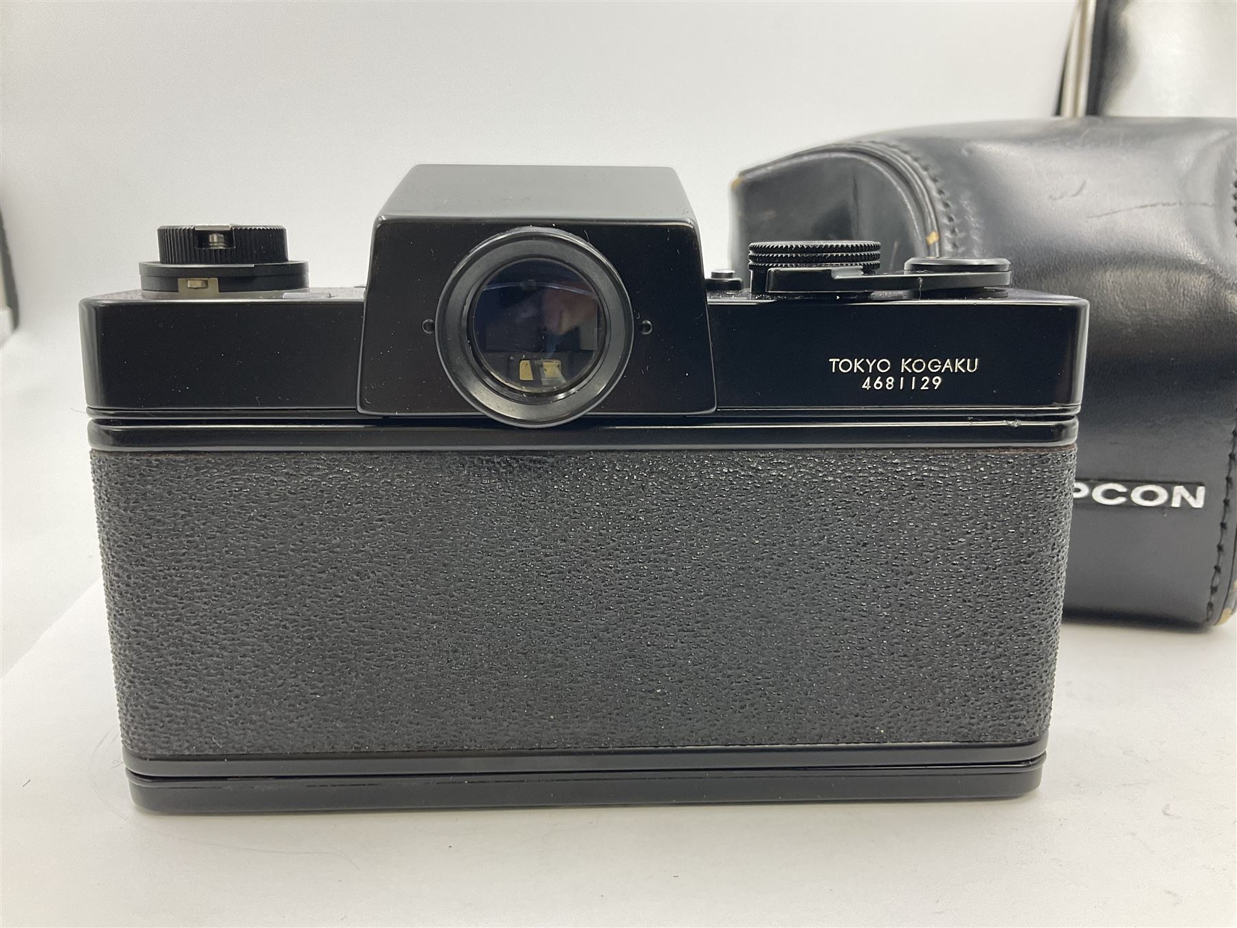 Topcon RE Super camera body, serial no.4681129, with 'RE. Auto-Topcor 1.8/5.8cm' lens, serial no. 11669018, in leather case