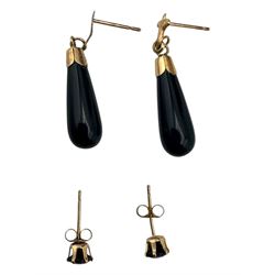 Silver-gilt chrysoprase flower ring, boxed with authenticity certificate, together with two pairs of 9ct gold earrings