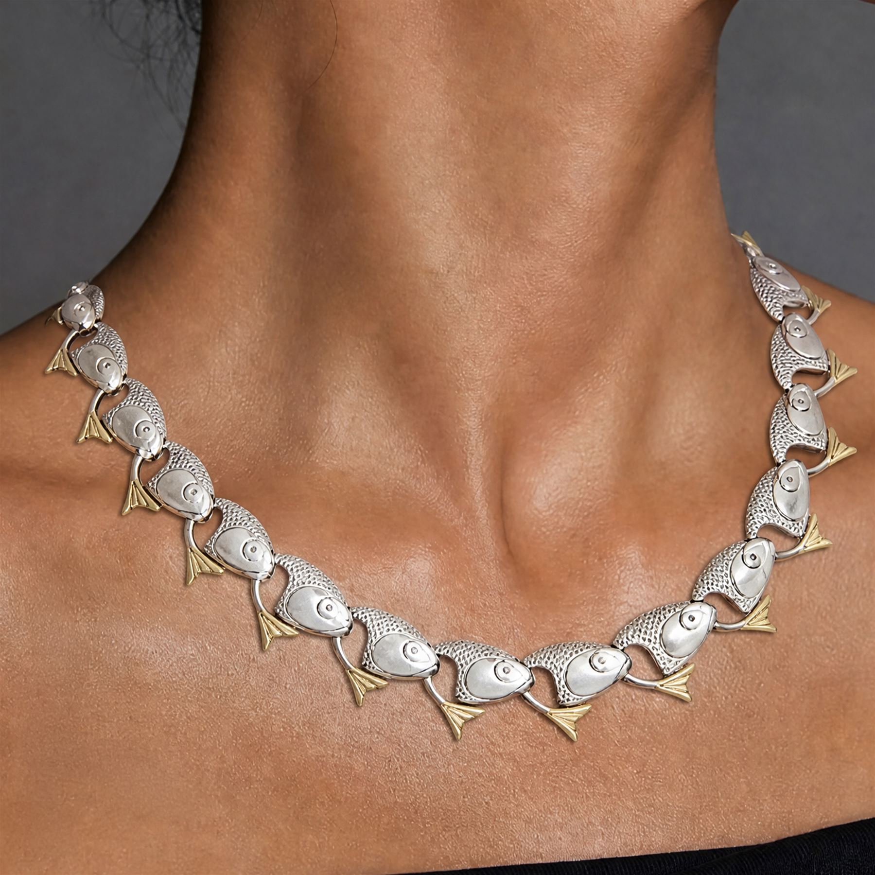 Brett Payne silver and 9ct gold fish necklace, twenty-five links each with silver fish heads and 9ct gold tails, Sheffield 1999, boxed
