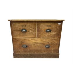Early to mid-20th century oak chest, fit