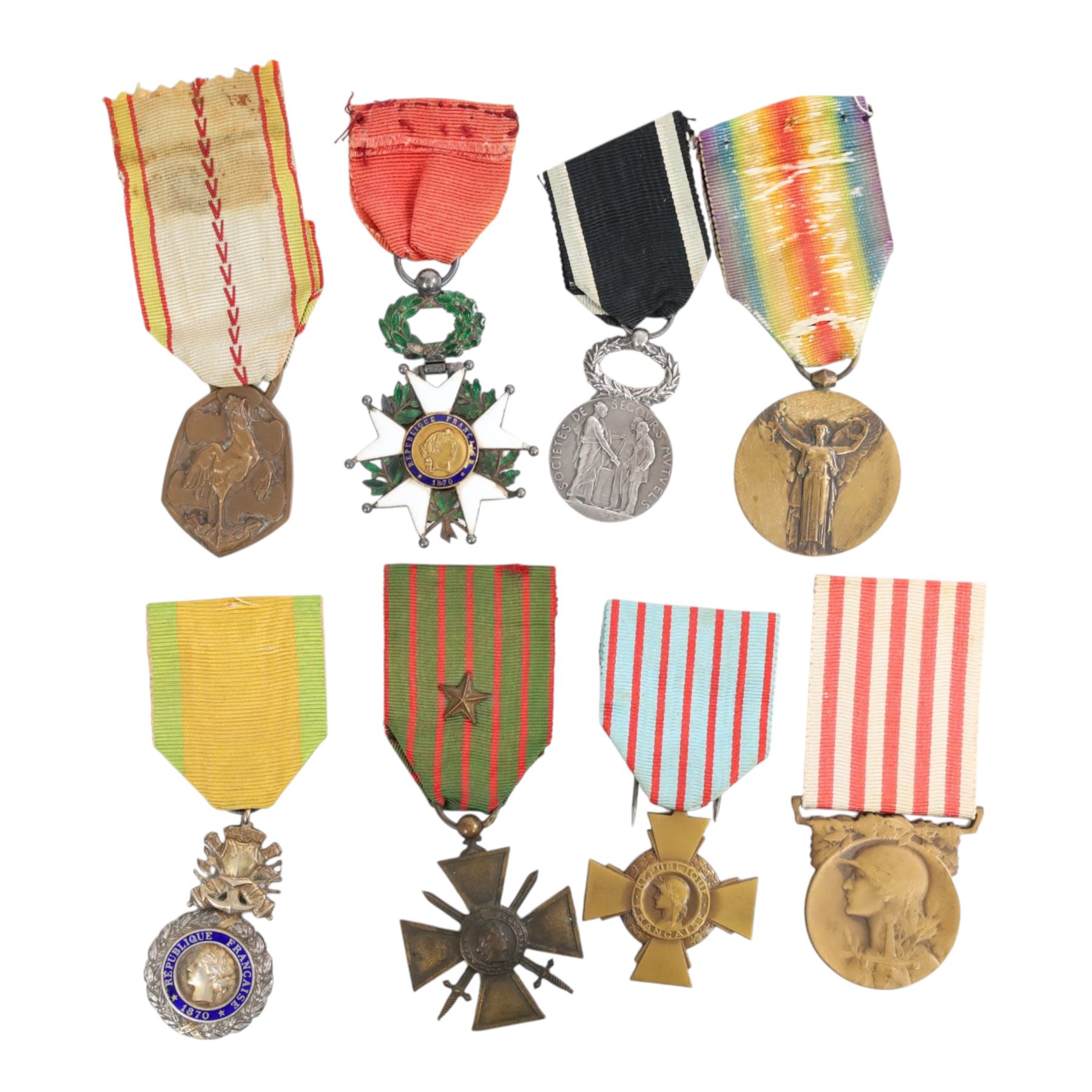 Collection of French medals, including Legion D'Honneur, Victory medal, Medaille Militaire, Croix de Guerre etc 