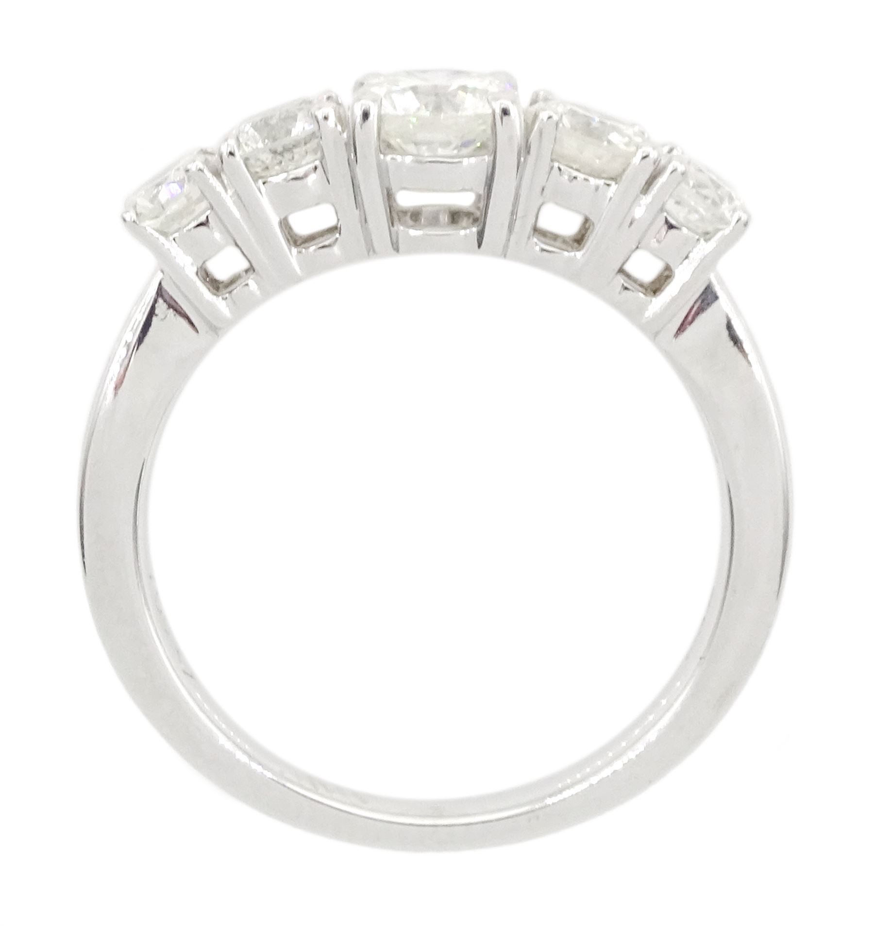 18ct white gold diamond ring, five graduating round brilliant cut diamonds, in a four claw setting, hallmarked, total diamond weight 1.15 carat, with World Gemological Institute report