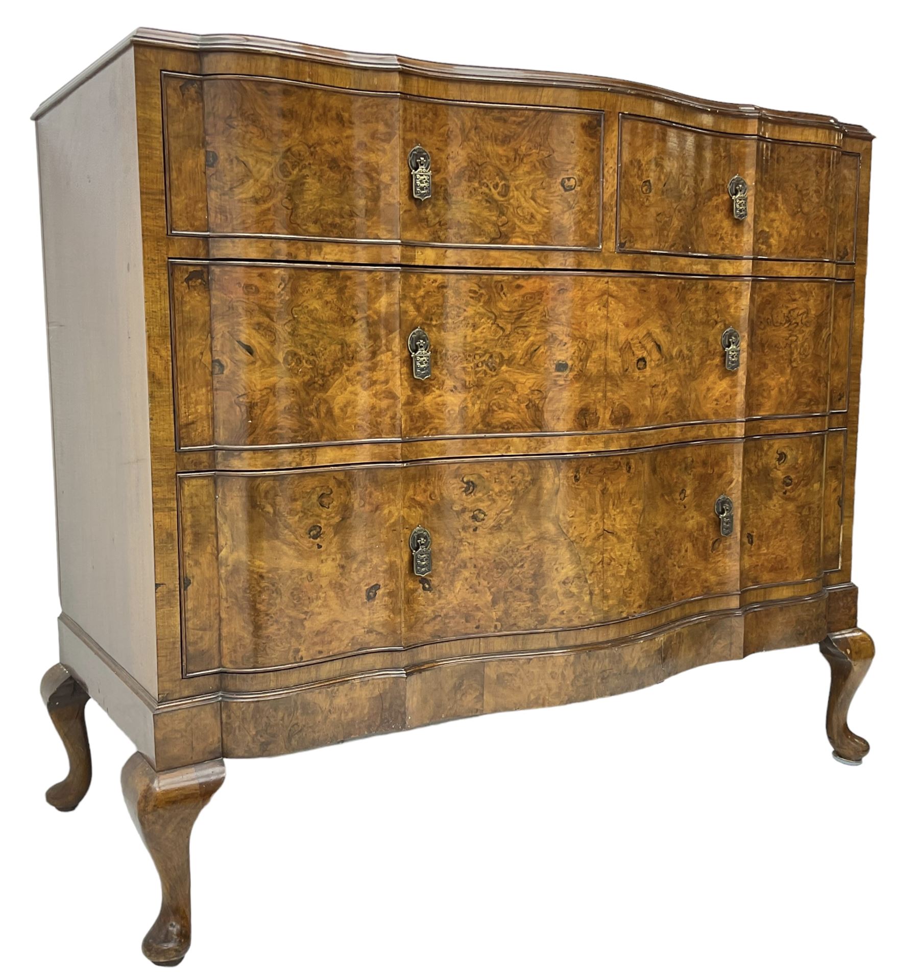 Early to mid-20th century figured walnut serpentine chest, moulded top over two short and two long cock-beaded drawers, fitted with drop handles in the form of shields with three recumbent lions, on cabriole feet