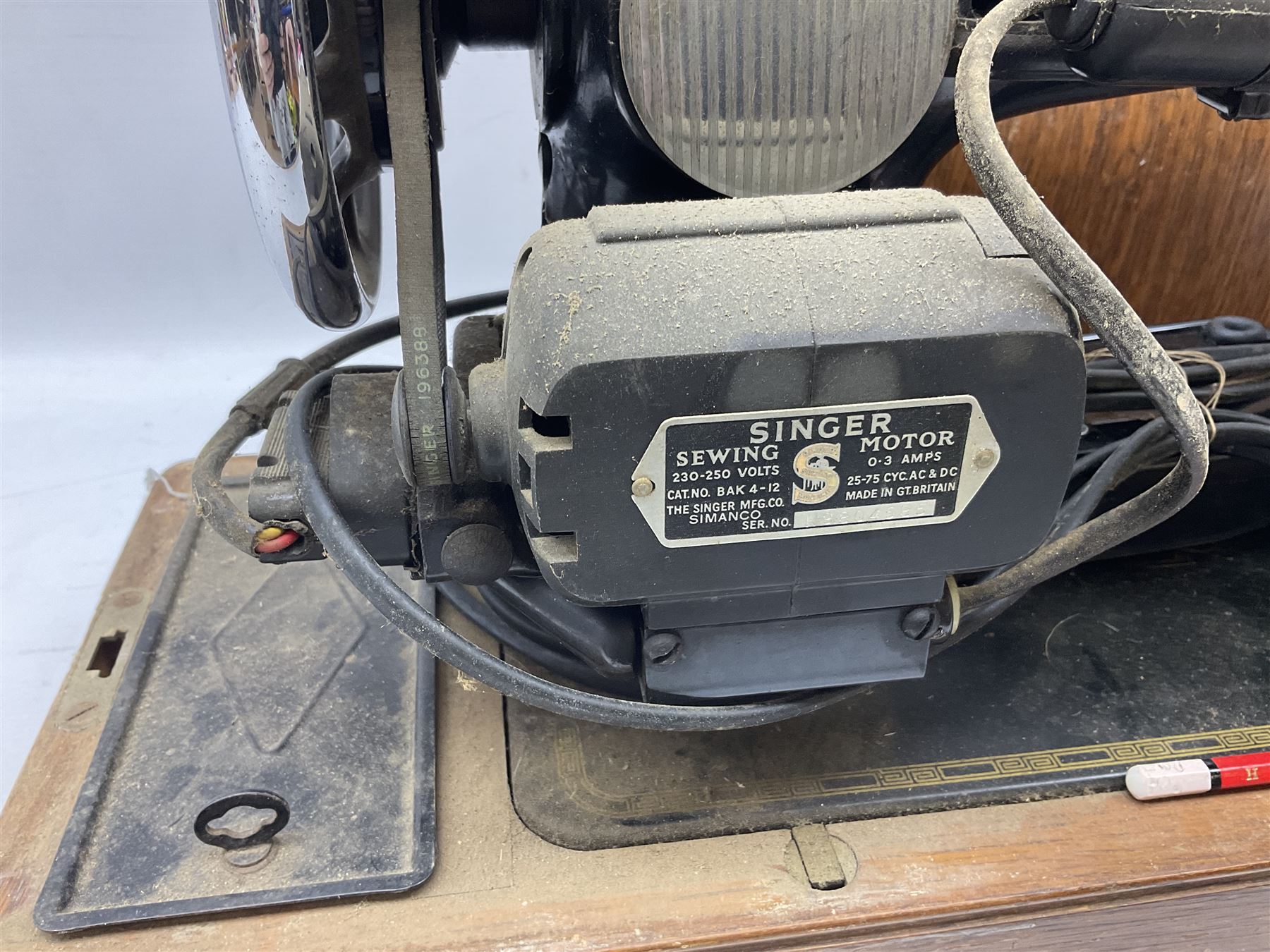 Mahogany cased electric Singer sewing machine, not tested 