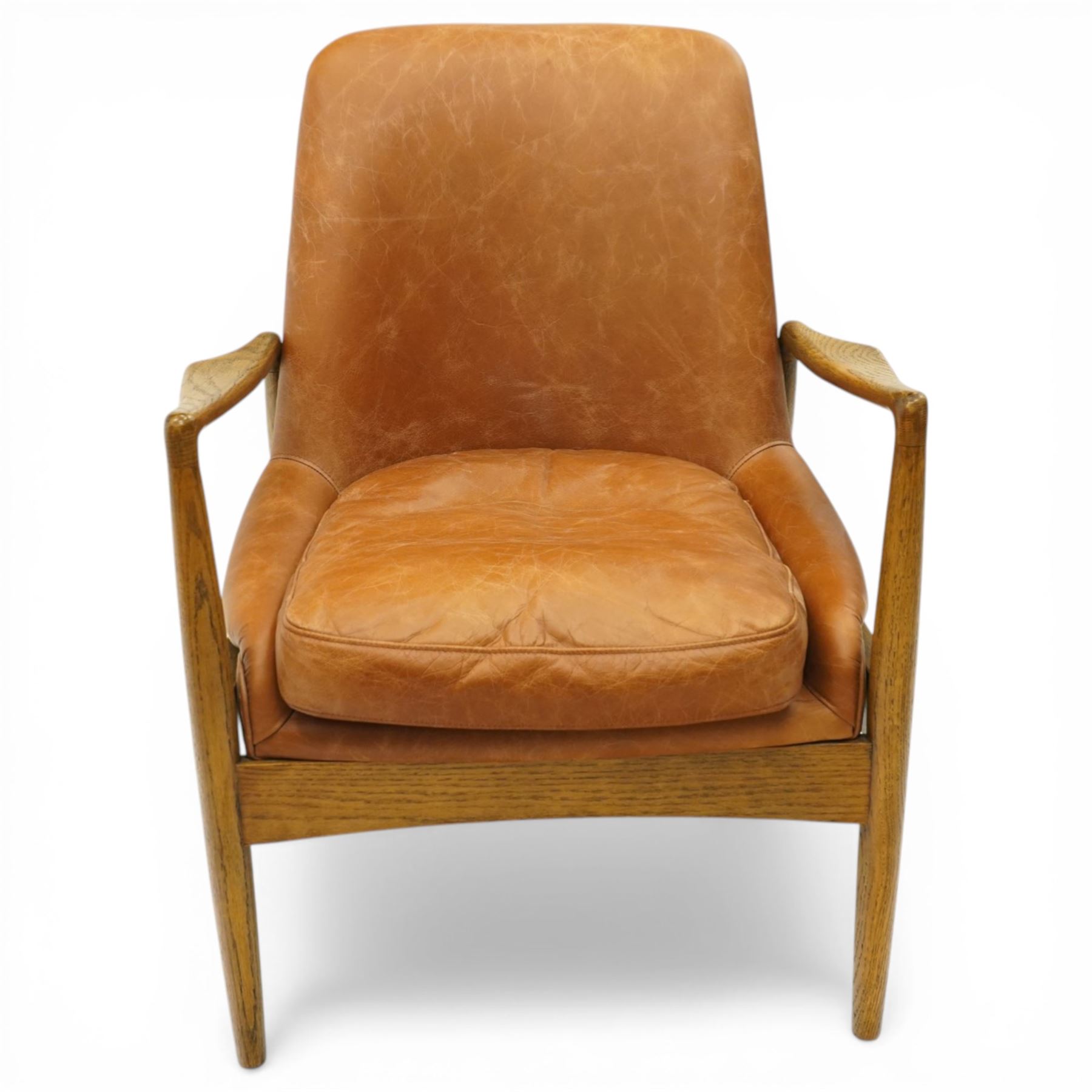Mid-century design teak open easy armchair with brown leather upholstery, with shaped oak armrests and supports