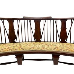 Georgian design curved Windsor settee or settle, shaped cresting rail over triple vase shaped splats and stick back, upholstered seat, on cabriole front supports joined by a series of swell turned stretchers