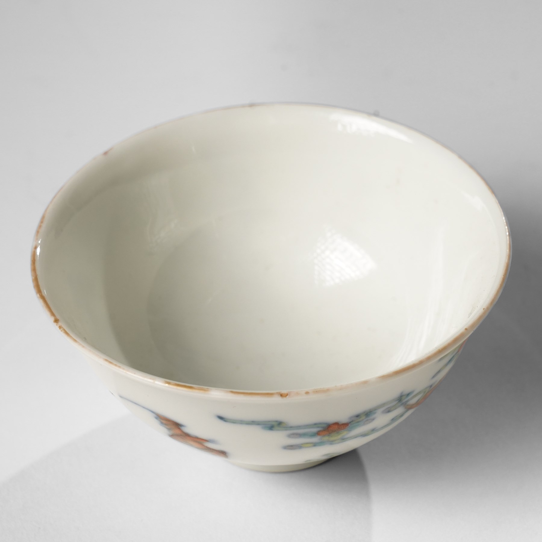 Chinese tea bowl painted with bats and deer, six character Guangxu mark to base, D9.5cm H5cm