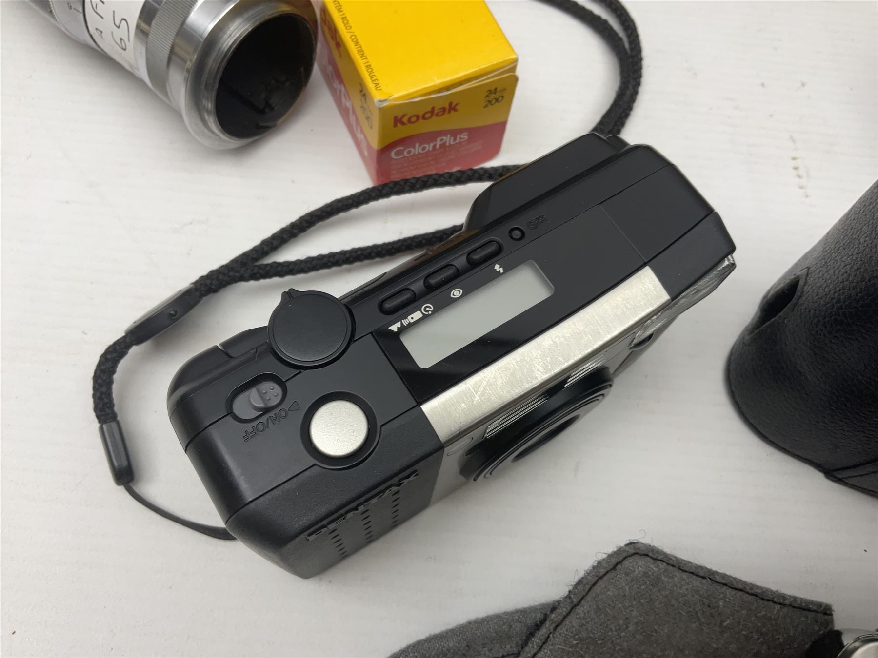 Collection of cameras, including Nikon F401 AF camera body, serial no 2111407, with Sigma Zoom Master 1:3.5-4.5 f=35-70mm lens, Fujifilm camera body etc 