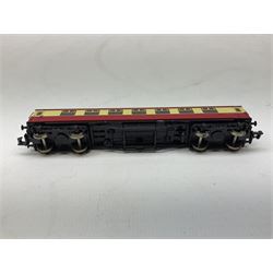 Graham Farish by Bachmann 'N' gauge - Stanier composite first & second coach, Stanier brake second coach, MK1 suburban composite coach and suburban 57ft brake end coach and four wagons (6)