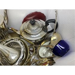 Assorted silverplate and other metalware including vesta, cutlery, cruet set etc. 