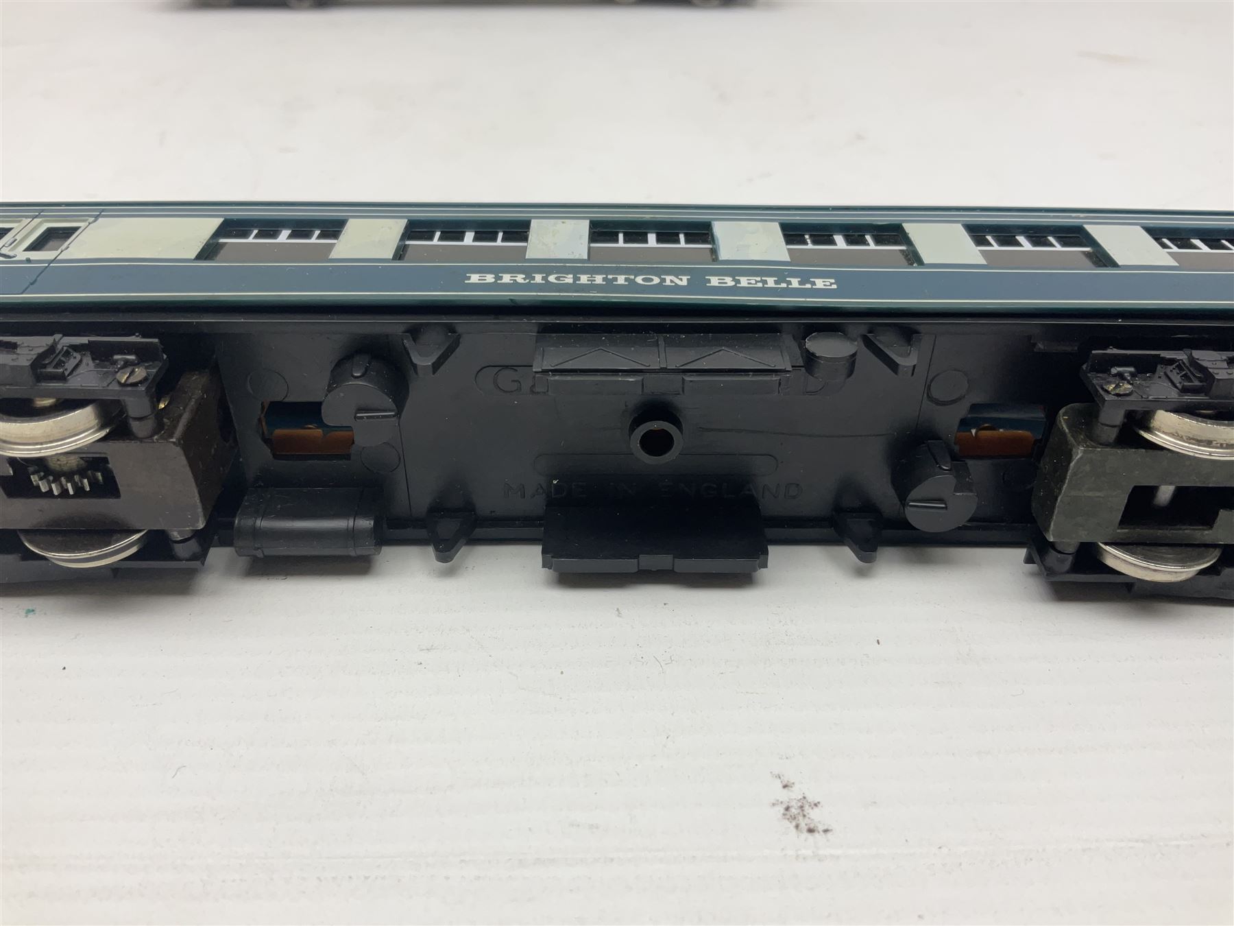Wrenn '00' gauge - 'The Brighton Belle' Southern Electric Pullman two-car set Nos.S290S and S291S; boxed