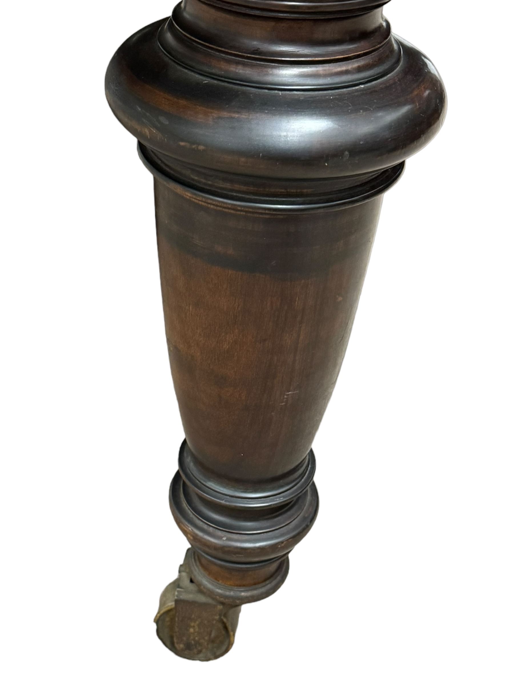 John Broadwood & Sons London - 19th century rosewood grand piano serial  No 47356 (1900-1910) overstrung cast iron frame with 88 notes, 7 octaves, Lyre with sostenuto and una-corda pedals, split-hinged key fall board and fretted music desk, case raised on three taper turned legs with brass castors, original stringing, felt, hammers, dampers and grand roller action.

This item has been registered for sale under Section 10 of the APHA Ivory Act