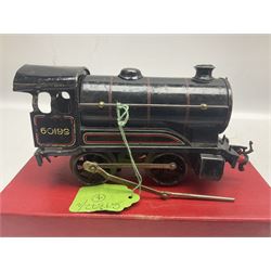 Hornby '0' gauge - No.501 clockwork 0-4-0 locomotive No.1842; boxed; No.501 Tender; boxed; No.101 clockwork 0-4-0 locomotive No.2270; and No.50 clockwork 0-4-0 locomotive No.60199 for spares or repair; boxed (4)