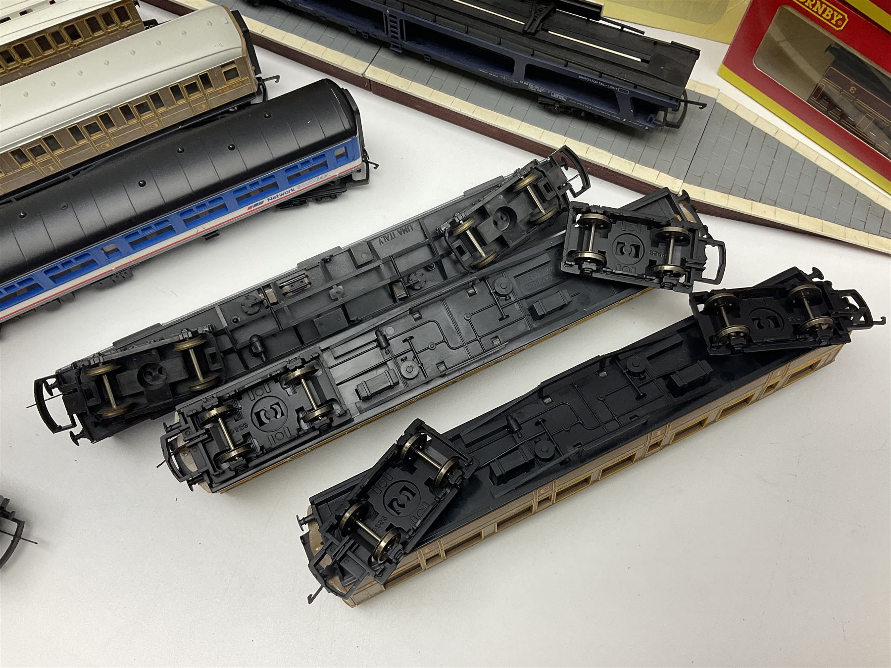 Tri-ang/Hornby '00' gauge - RS.606 Express Goods Set; boxed; eleven passenger coaches and twelve goods wagons (some boxed) by Hornby, Lima etc; and boxed Hornby Skaledale Station Building with platform