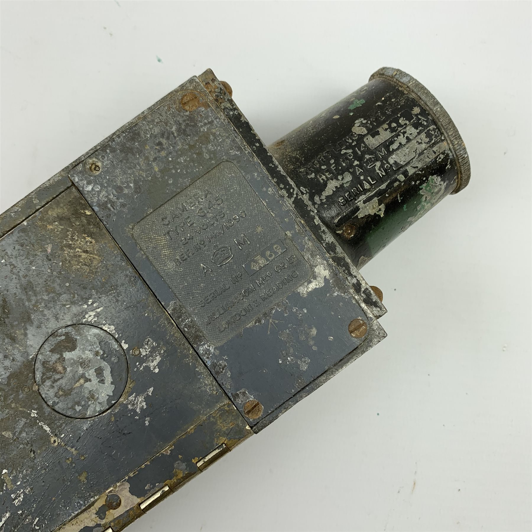 WW2 Air Ministry Williamson G45 short lens gun camera, as used by Spitfires, Hurricanes and Typhoons, ref.no. 14A/1390, serial no. 4369, containing magazine ref.no. 14A/1393, L31cm