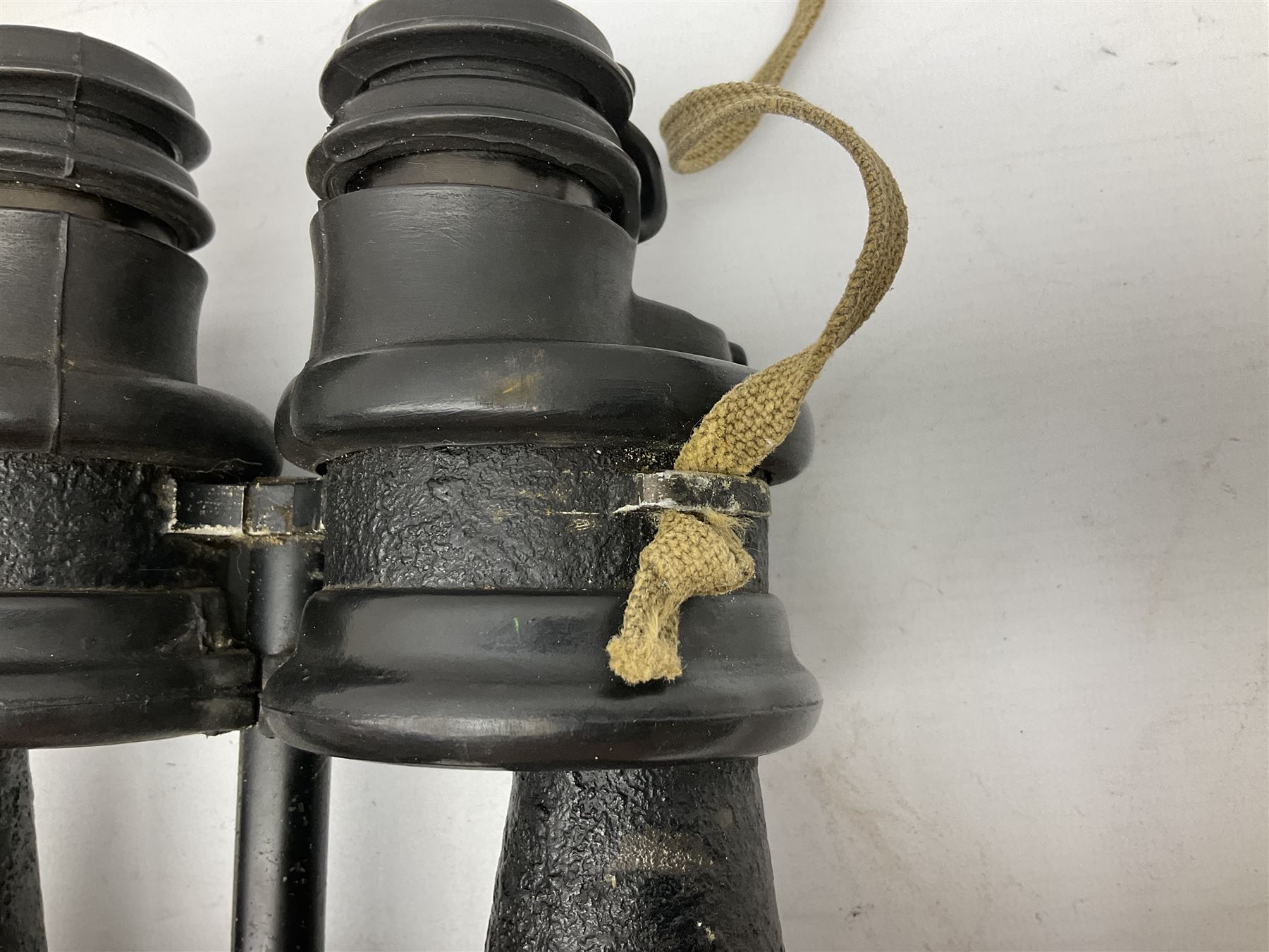 Pair of WWII German U-boat binoculars probably 7 x 50 by Leitz, with rubber eye piece protector covers and leather case stamped with Kriegsmarine mark to the lid and dated 1944, with leather strap.