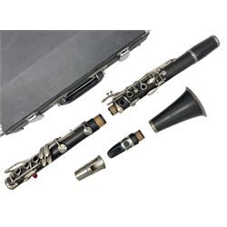 Lark M4001 four-piece clarinet; in fitted carrying case
