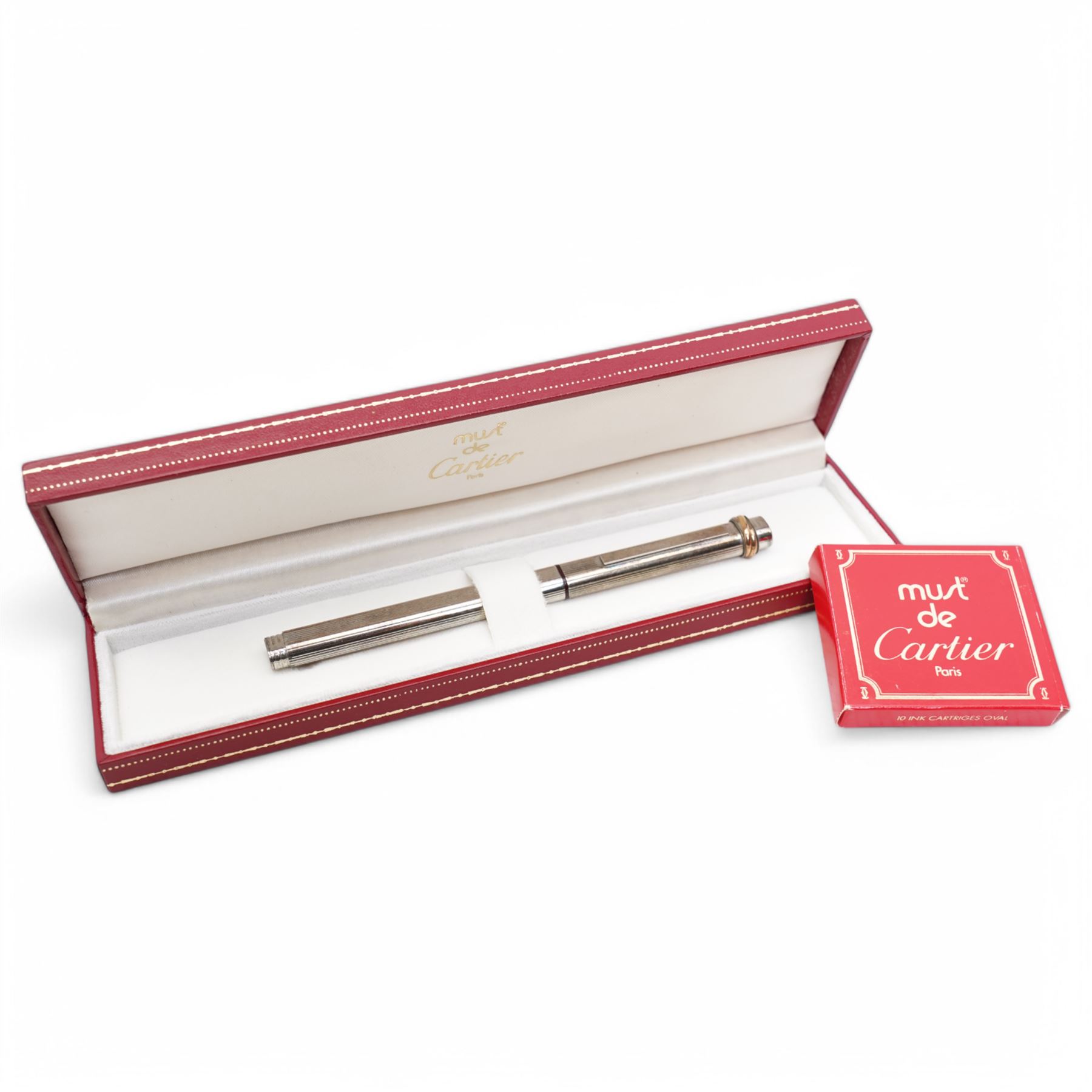 Cartier 'Must de Cartier' fountain pen, cased with cartridges