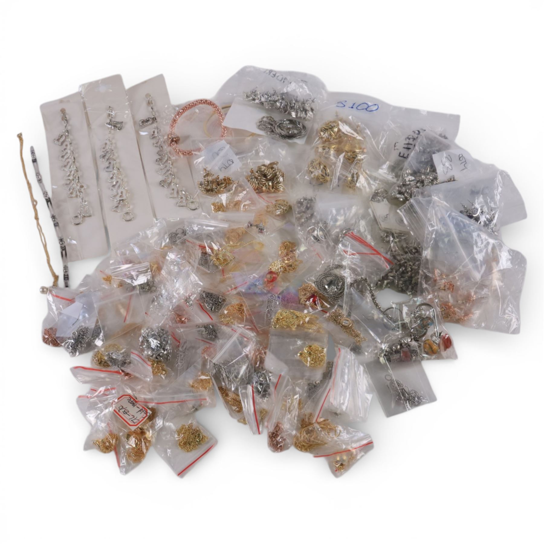 Quantity of costume jewellery, including stud earrings, pendant necklaces, bracelets and bangles etc