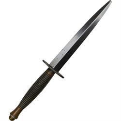 British Fairbairn-Sykes Commando fighting knife with unmarked 17cm double edged blade, oval brass cross-guard and ringed grip, in brown leather scabbard
