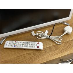 Samsung UE22H5610AK smart HD television with remote - white finish