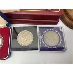 Queen Elizabeth II 1977 silver proof crown coin cased without certificate, Great Britain and Northern Ireland 1977 coin set in plastic display, two 2006 five pound coins and 2012 'The Queen's Diamond Jubilee' five pound coin each in card folder, empty coin boxes etc