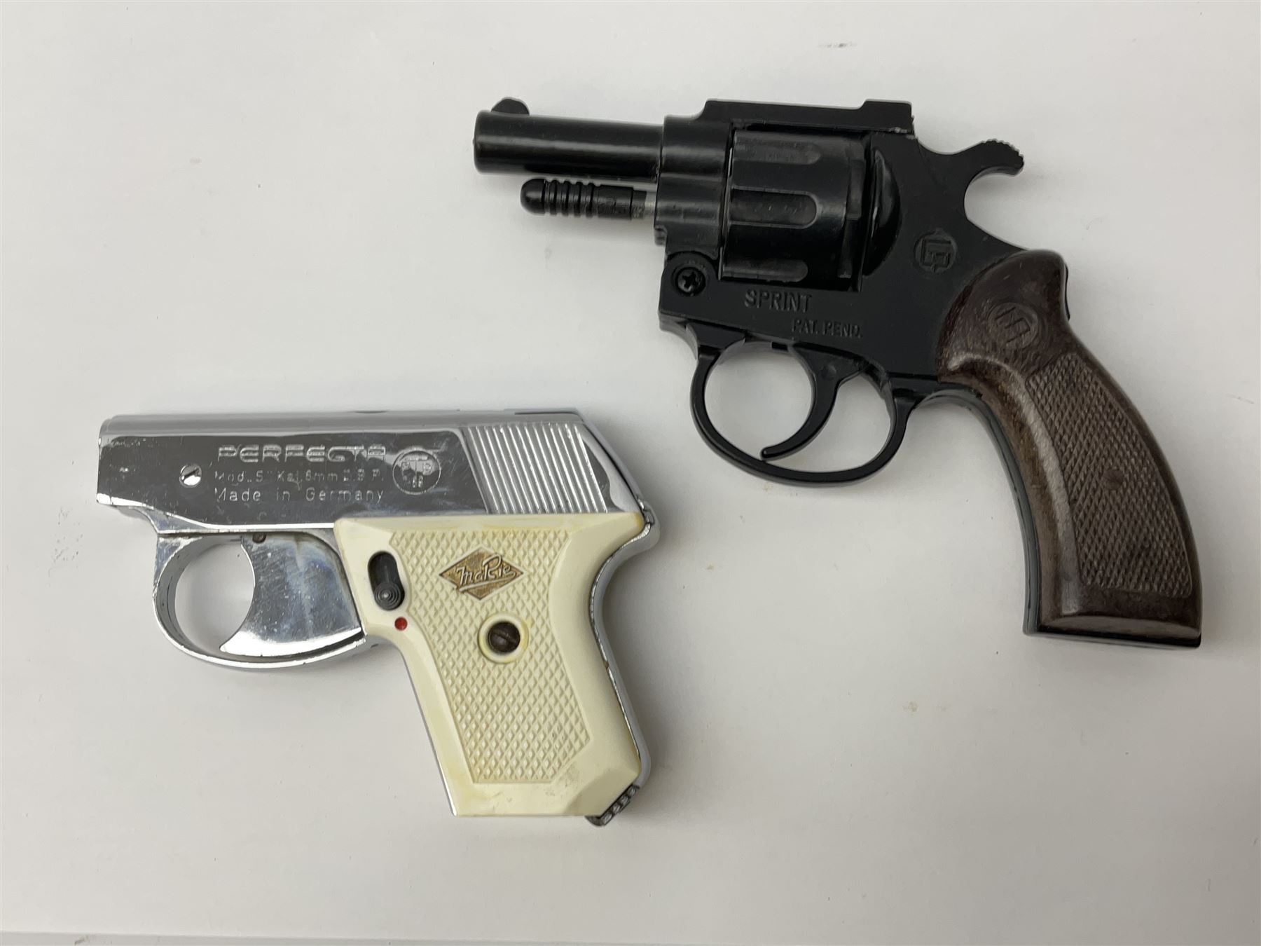 Italian Sprint eight-shot .22 rim fire blank firing pistol L18cm; and German MaRie Perfecta 6mm blank firing starting pistol, boxed with instructions (2)