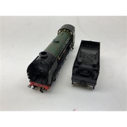 Hornby '00' gauge -Railroad Early BR Class 9F locomotive no. 92027, Class 2P 4-4-0 locomotive no. 40663 and Schools Class 4-4-0 locomotive 'Winchester' no. 30901, all DCC ready (3)