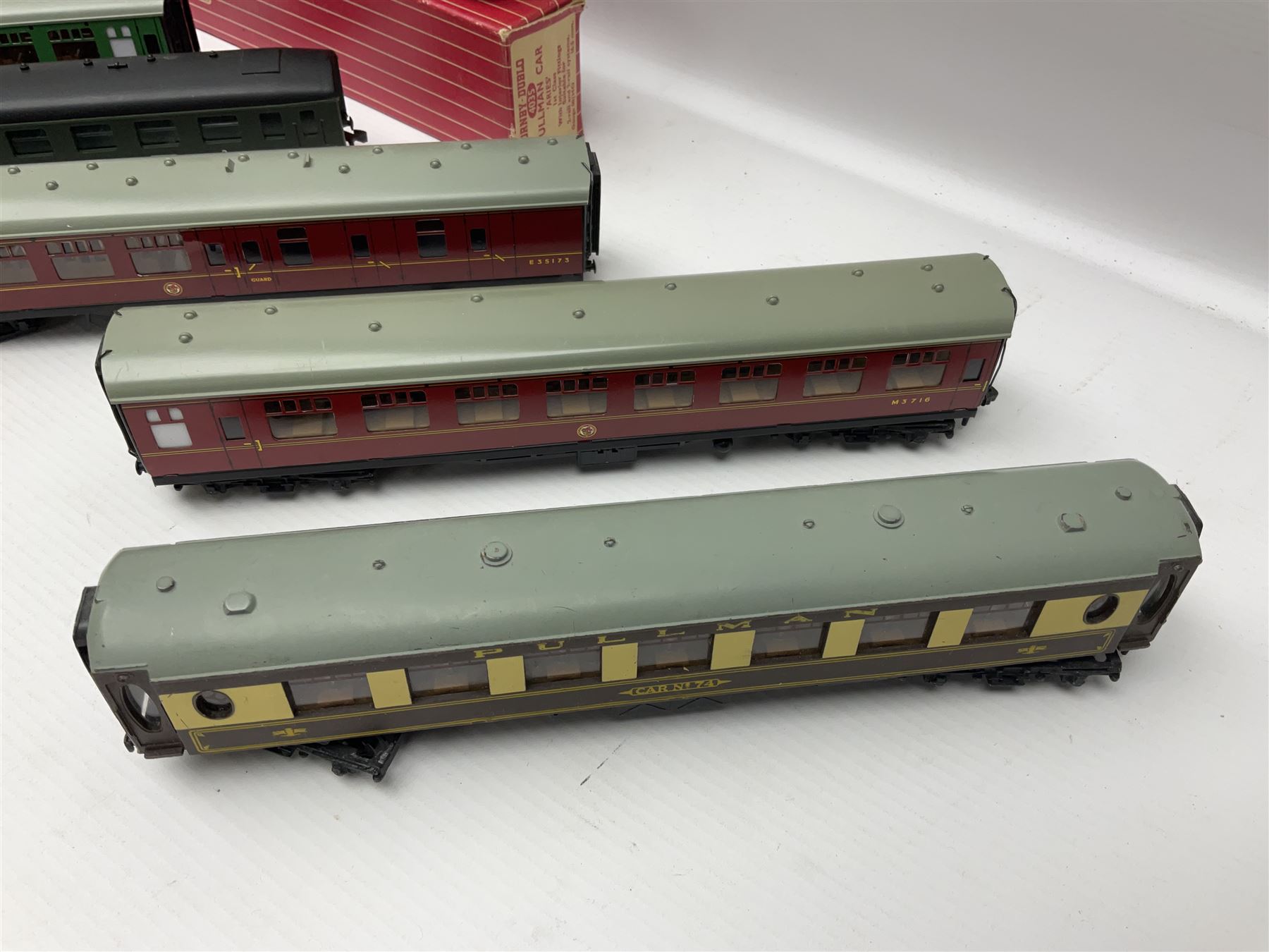 Hornby Dublo - ten passenger coaches including two Southern and four maroon BR Mk.I Passenger Coaches and four Pullman Cars (two x Aries, Car No.74 and Car No.79); together with two French SNCF HO Paris-Lille coaches; all but one unboxed (12)