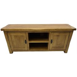 Contemporary medium oak TV or media unit, fitted with two panelled cupboards flanking two open shelves, on square feet