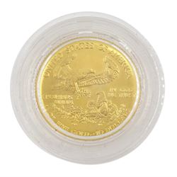 Two gold coin set comprising Queen Elizabeth II 1957 gold full sovereign coin and United States of America 2007 quarter ounce fine gold ten dollar coin, housed in a display case