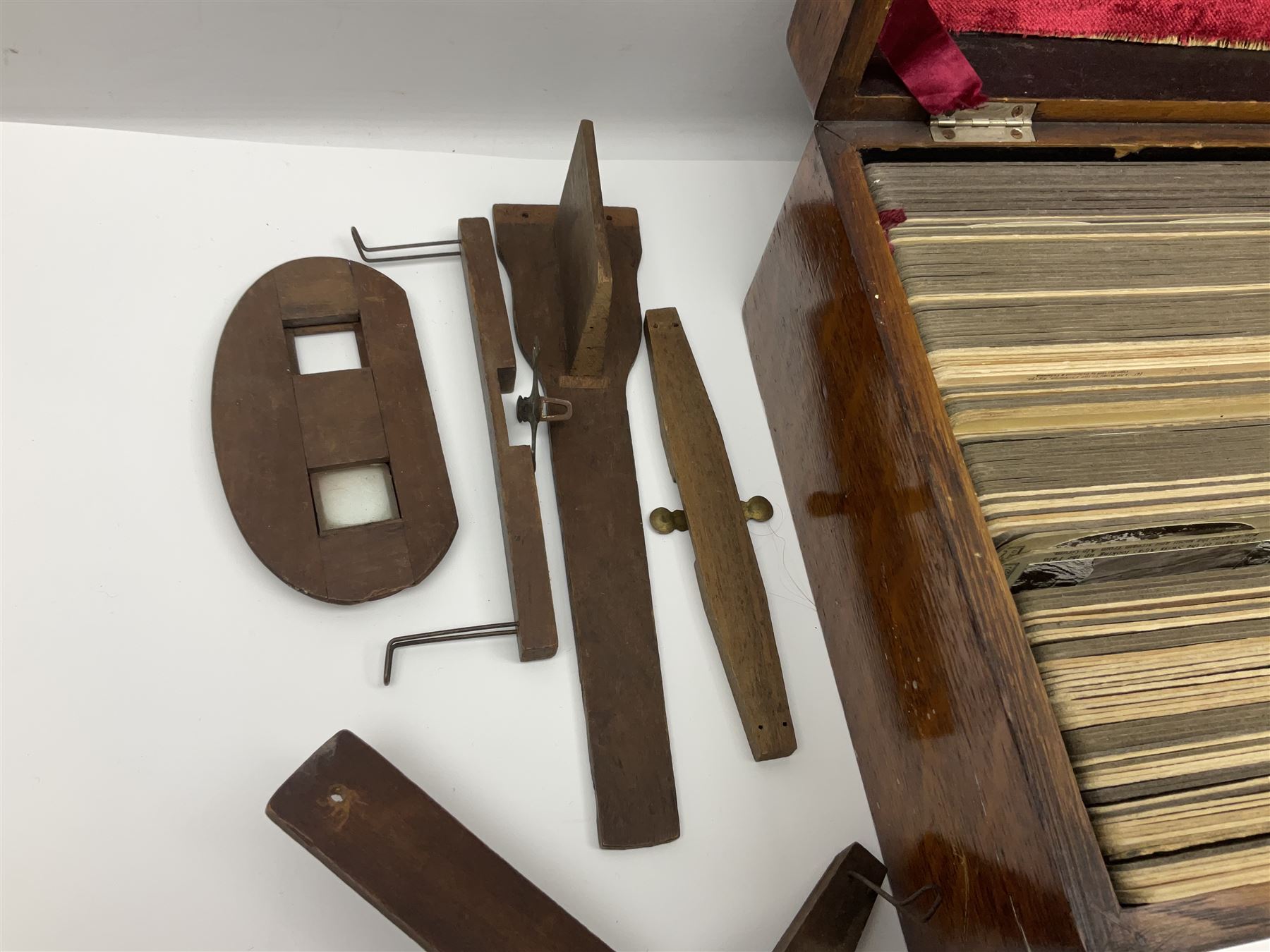 Underwood & Underwood sun sculpture stereoscope viewer, together with three other stereoscope viewer, and box of stereoscopic views by Realistic Travels 