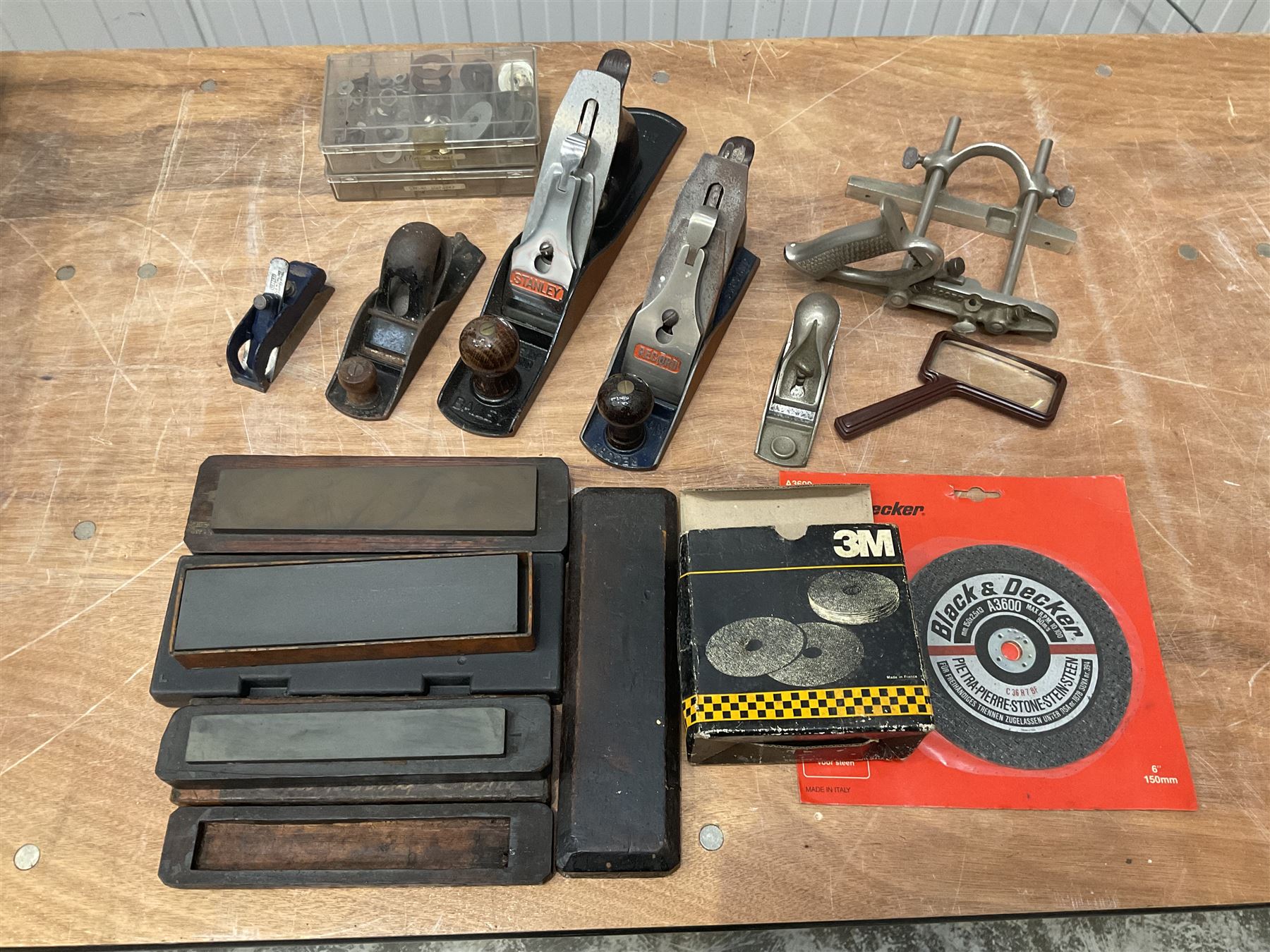 Record No4 plane, Stanley Bailey plane, Record bull face and other planes and tools - THIS LOT IS TO BE COLLECTED BY APPOINTMENT FROM DUGGLEBY STORAGE, GREAT HILL, EASTFIELD, SCARBOROUGH, YO11 3TX