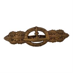WWII German Kriegsmarine U-Boat combat clasp in bronze by Schwerin Berlin, with the origin...
